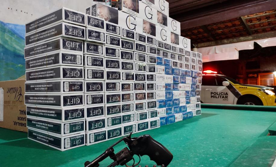 No Litoral, AIFU apreende mais de 1,3 mil maços de cigarros, uma arma de fogo e munições