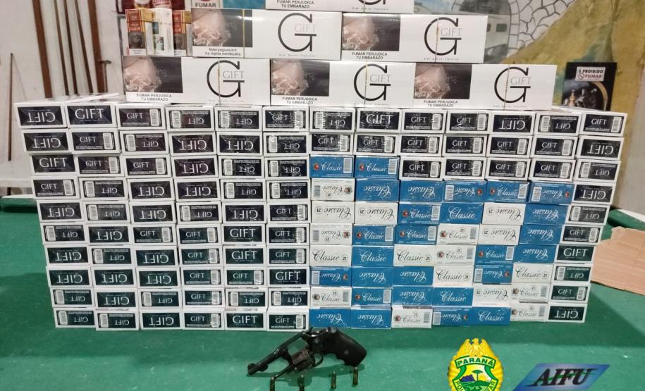 No Litoral, AIFU apreende mais de 1,3 mil maços de cigarros, uma arma de fogo e munições