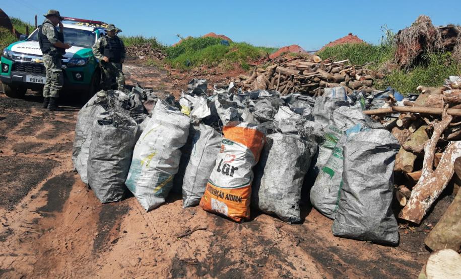 Polícia Ambiental apreende 242 toneladas de carvão e aplica mais de R$ 355 mil em multas