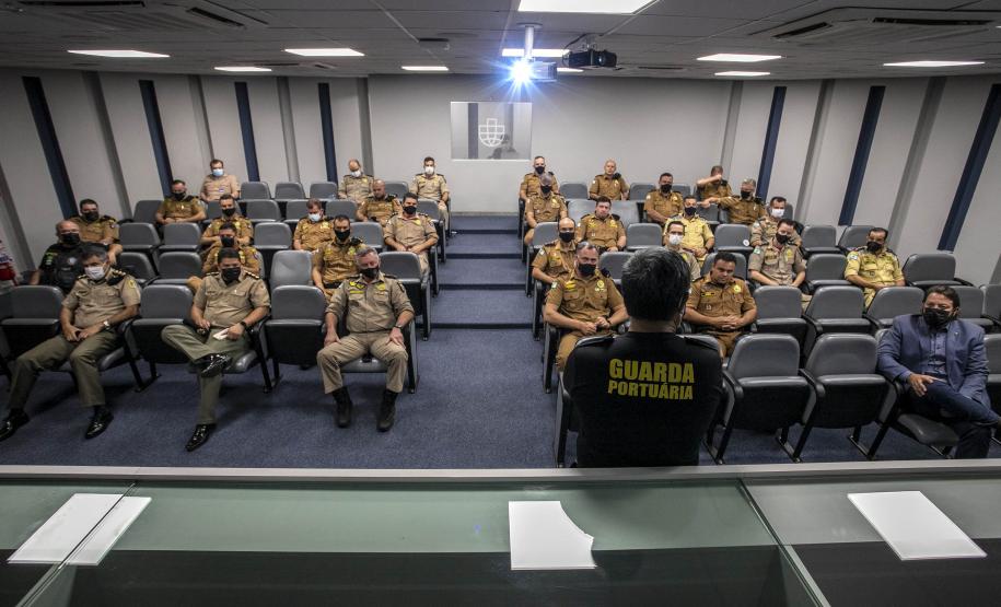 Trabalho de segurança do Porto de Paranaguá pauta aula prática do Curso Superior da PMPR