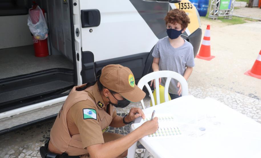 PM distribui quase 50 mil pulseirinhas de identificação