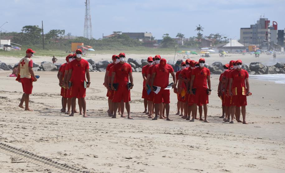 Corpo de Bombeiros forma 30 novos guarda-vidas no Litoral