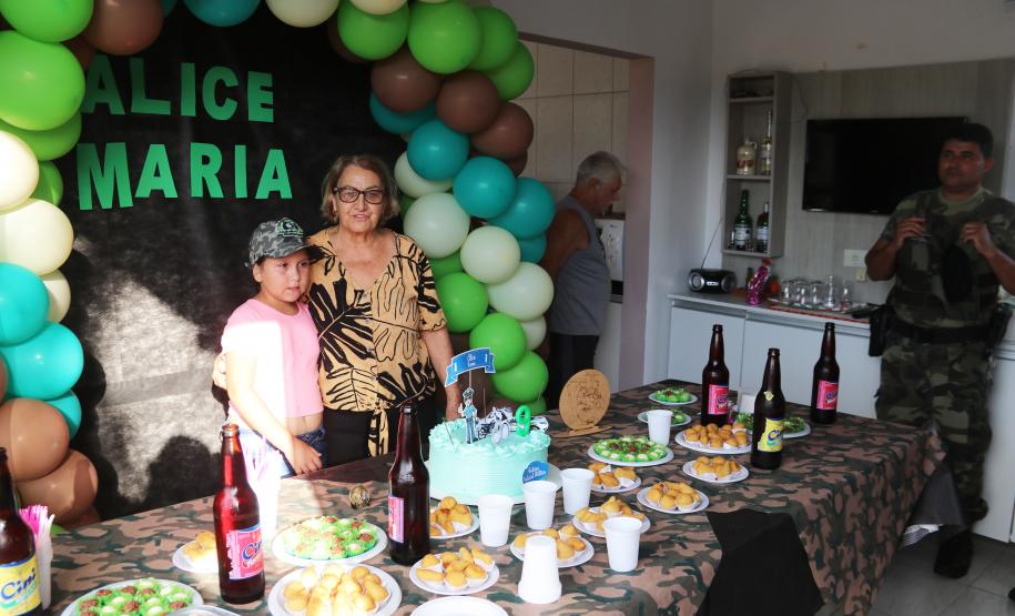 No Litoral, policiais militares realizam sonho de fã mirim em festa de aniversário