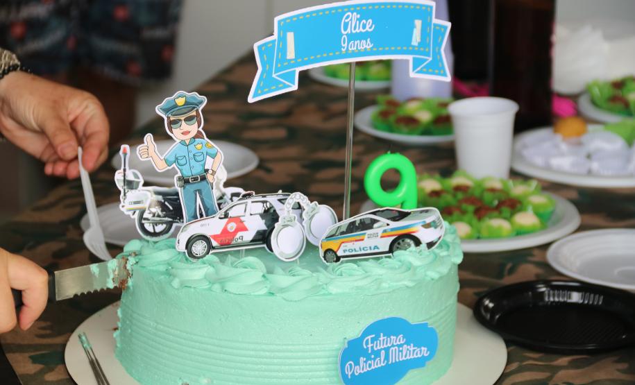 No Litoral, policiais militares realizam sonho de fã mirim em festa de aniversário