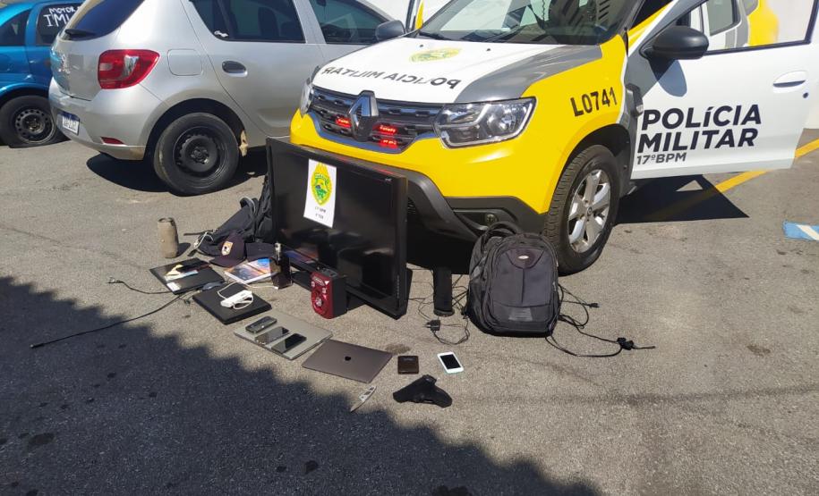 PM encaminha duas pessoas após serem flagrados roubando casa em São José dos Pinhais, na RMC