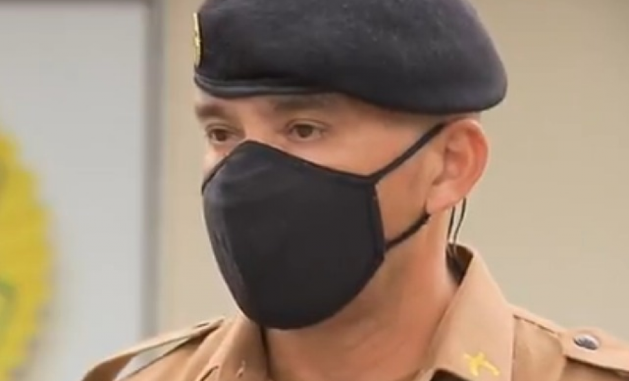 Policiais salvam vida de bebê e PM orienta sobre como agir em caso de engasgamento