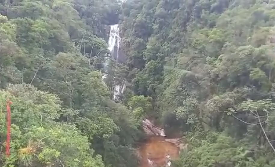Bombeiros e BPMOA resgatam vítima de afogamento no Salto dos Macacos, em Morretes