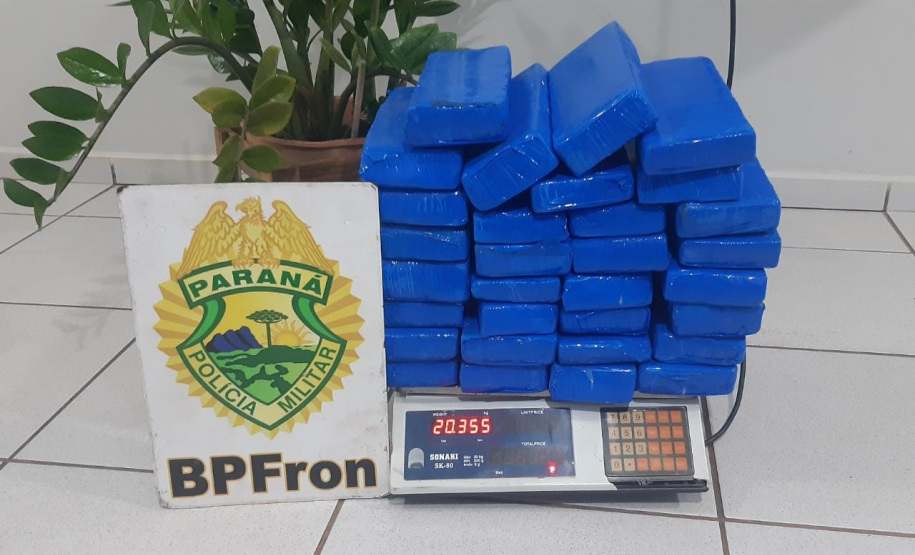 BPFRON apreende quase 50 quilos de maconha e recupera 32 toneladas de soja no Oeste do estado