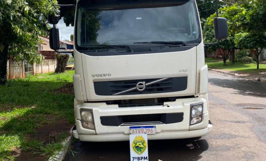 No Noroeste do estado, PM recupera caminhão ainda com a carga e apreende um bloqueador de sinal