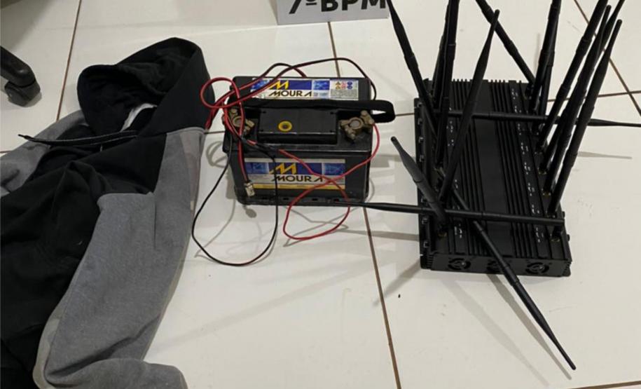 No Noroeste do estado, PM recupera caminhão ainda com a carga e apreende um bloqueador de sinal