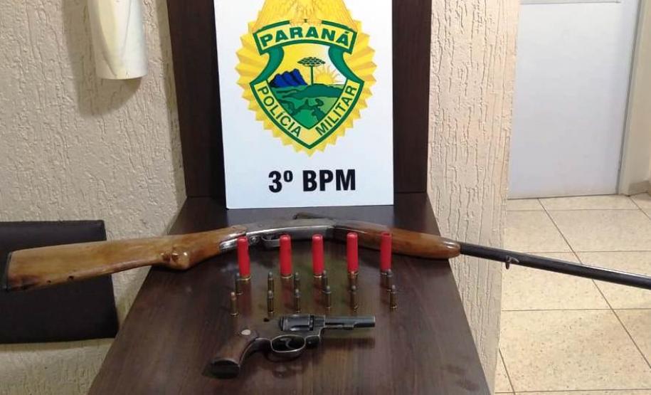 Polícia Militar apreende quatro armas de fogo e prende dois homens em Pato Branco, no sudoeste