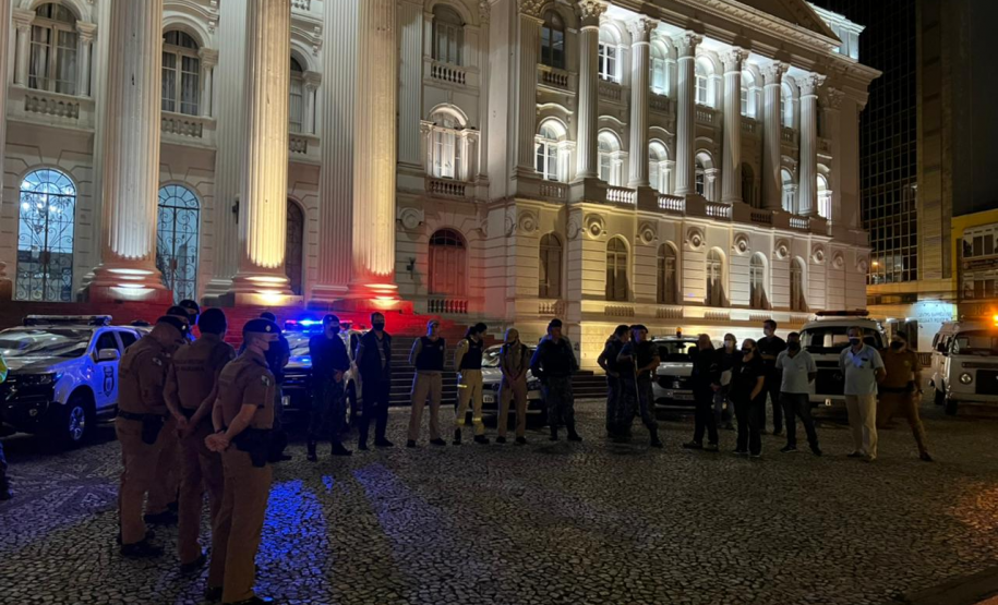 AIFU fiscaliza 26 estabelecimentos comerciais e aplica R$ 10 mil em multas em Curitiba