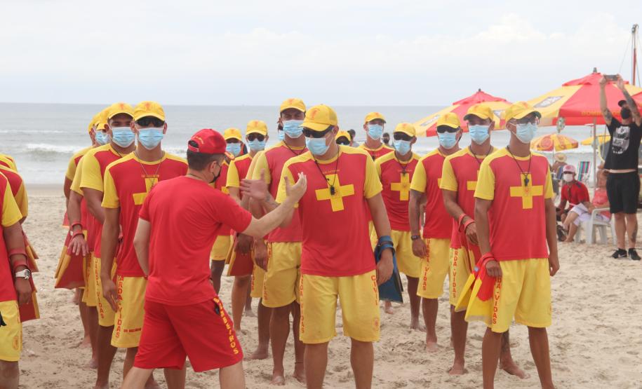 Corpo de Bombeiros forma 55 guarda-vidas civis voluntários no Litoral