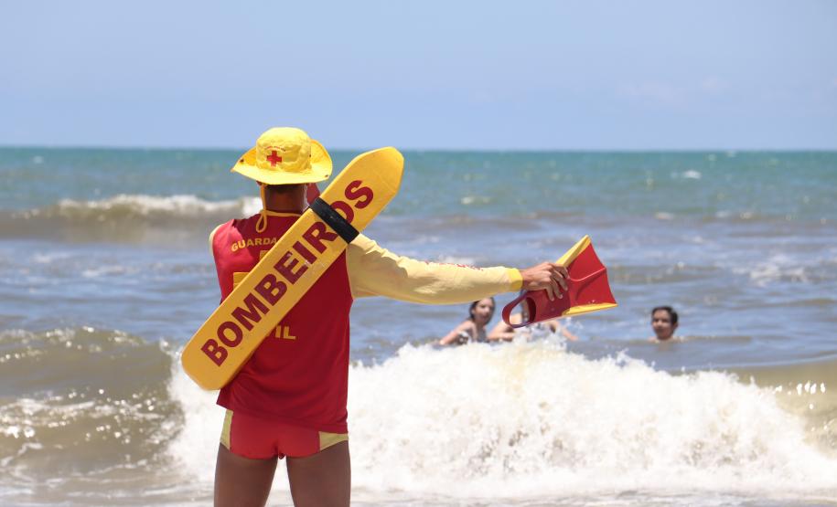 Corpo de Bombeiros faz mais de 145 mil ações preventivas a afogamentos na temporada