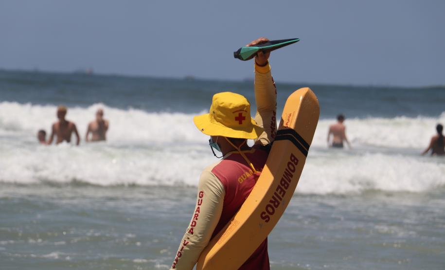 Corpo de Bombeiros faz mais de 145 mil ações preventivas a afogamentos na temporada
