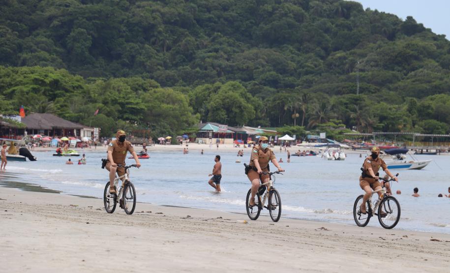 Policiamento da PM com bicicletas aumenta mobilidade no Litoral e proximidade com a população