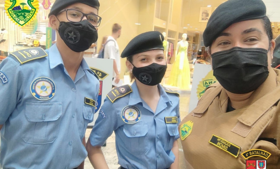 Batalhão da PM faz exposição em Shopping de Maringá (PR)