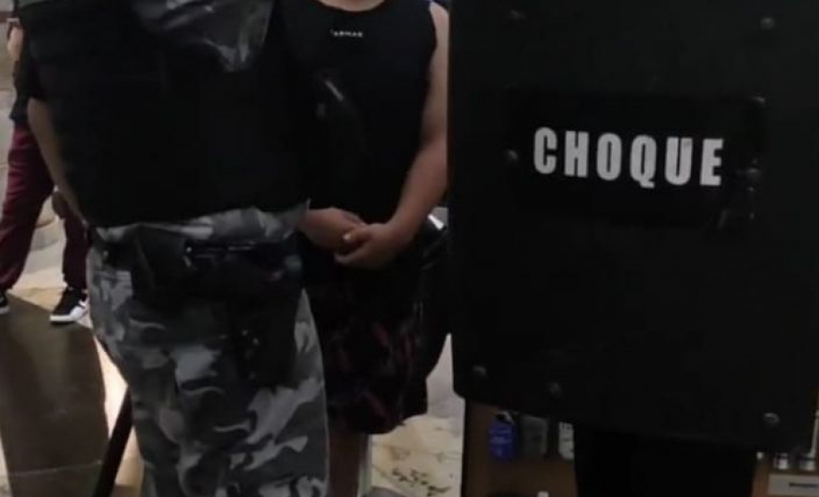 Batalhão da PM faz exposição em Shopping de Maringá (PR)