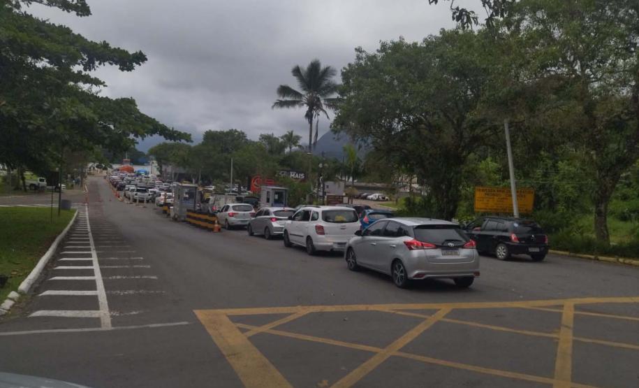 Batalhão Rodoviário faz inversão de pista na PR 412 sentido Ferry Boat no Litoral para retorno do Carnaval