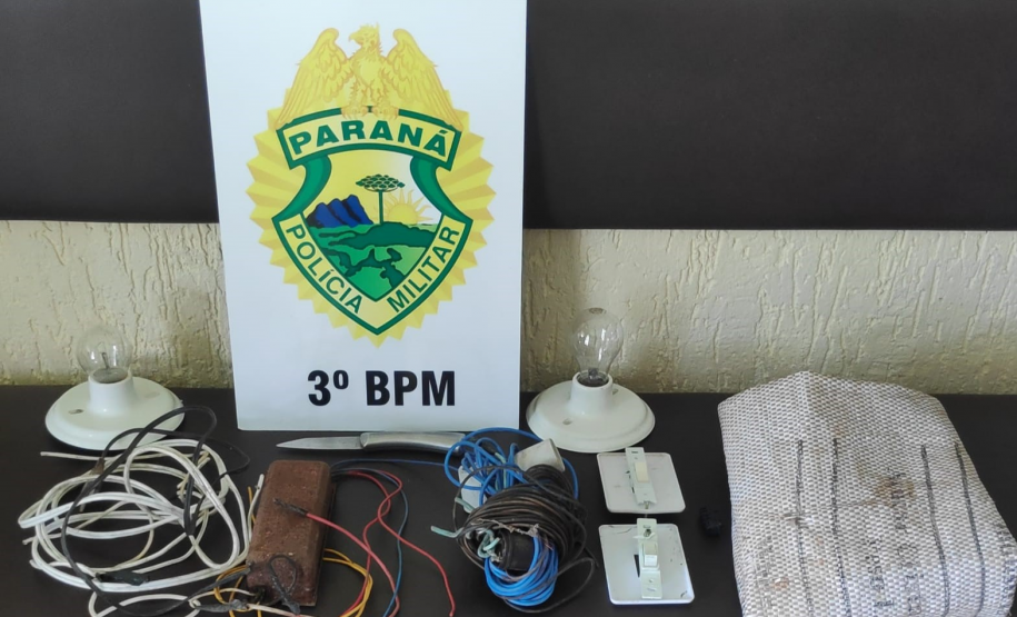 No Sudoeste do estado, PM prende quatro homens, apreende drogas e produtos furtados