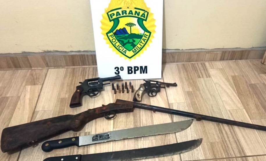 PM apreende quatro armas de fogo após denúncias de violência doméstica em Sudoeste do estado