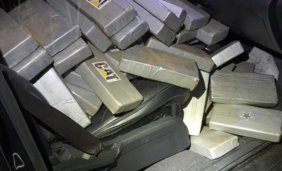 Polícia Militar apreende 112 quilos de cocaína transportados em veículos