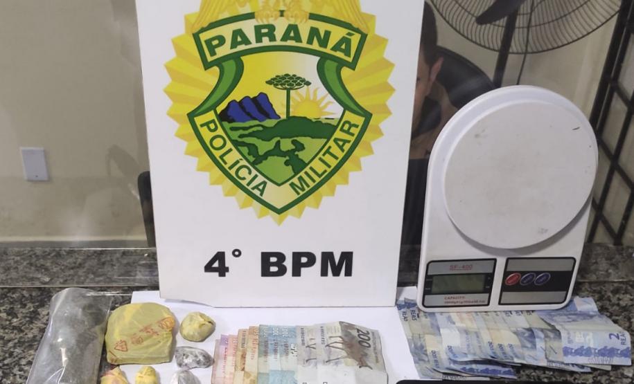 No Noroeste do estado, PM prende quatro homens e apreende simulacro e drogas