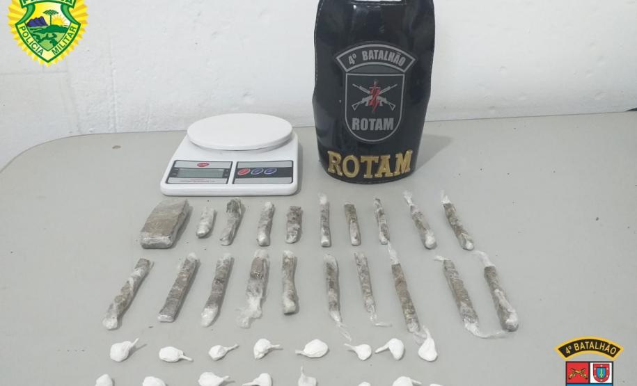 No Noroeste do estado, PM prende quatro homens e apreende simulacro e drogas