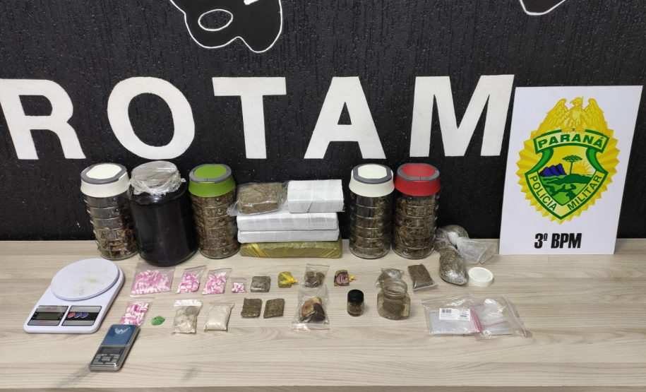 Em ações distintas, PM apreende drogas sintéticas, maconha e recupera veículo roubado em Pato Branco (PR)