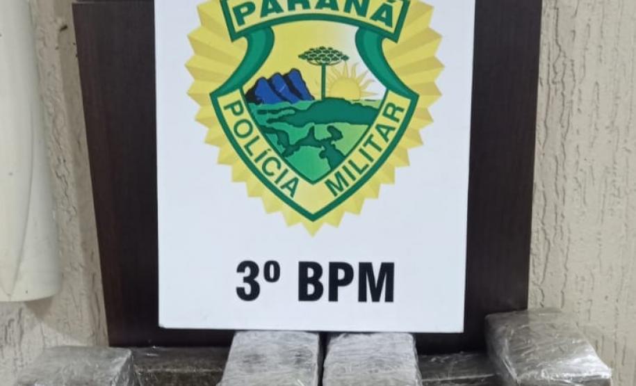 Durante feriado, policiais militares apreendem 13 quilos de maconha e arma de fogo em Pato Branco, no Sudoeste