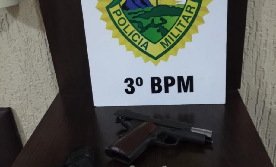 Durante feriado, policiais militares apreendem 13 quilos de maconha e arma de fogo em Pato Branco, no Sudoeste