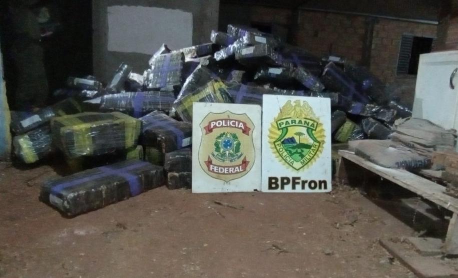 BPFRON e Polícia Federal apreendem 2,8 toneladas de drogas em Santa Helena-PR