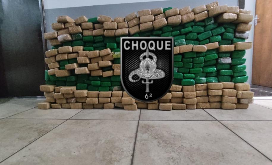 CHOQUE 6º BPM APREENDE 240KG DE MACONHA