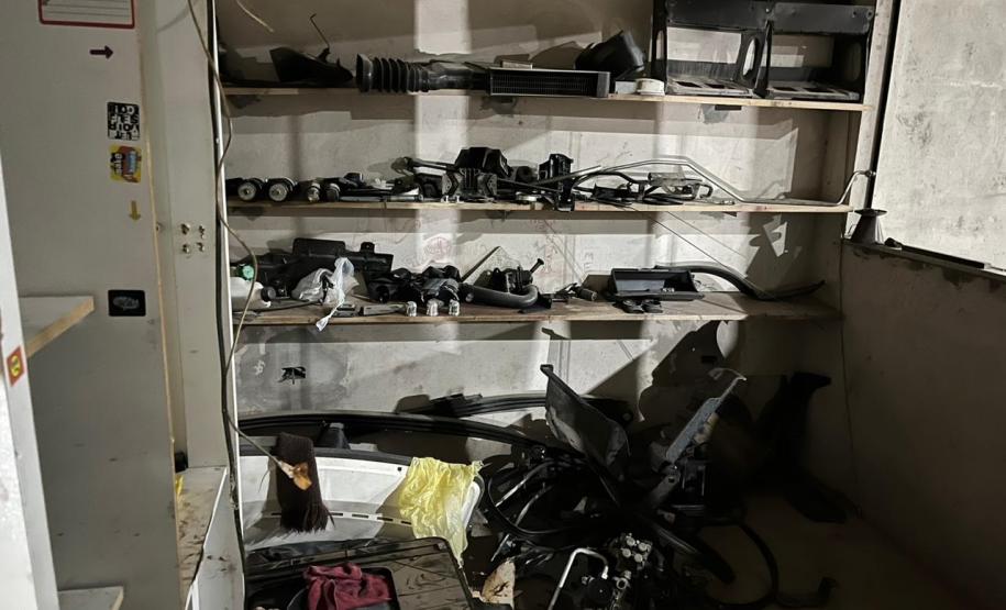 PMPR descobre galpão utilizado como desmanche e recupera veículos em Londrina.