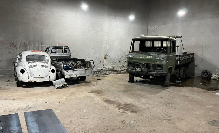 PMPR descobre galpão utilizado como desmanche e recupera veículos em Londrina.