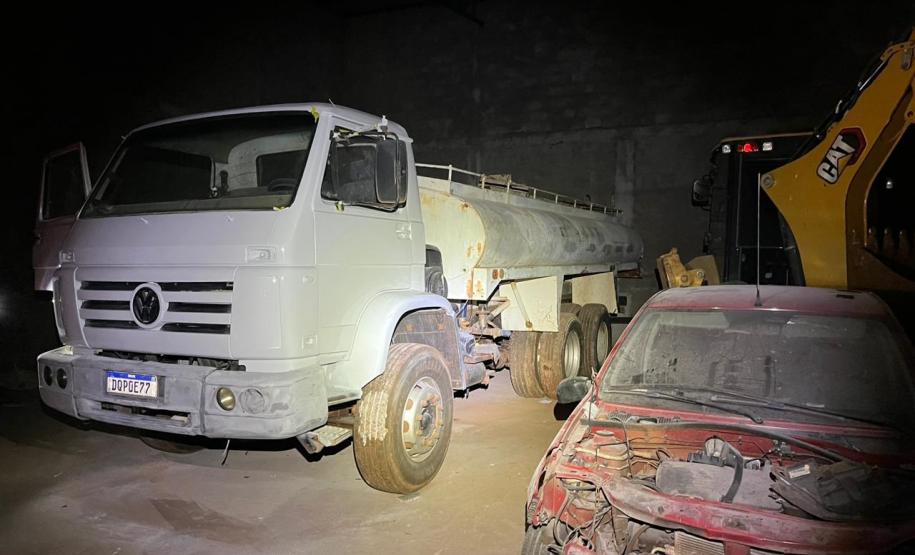 PMPR descobre galpão utilizado como desmanche e recupera veículos em Londrina.