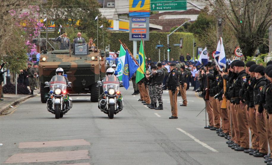 Tropas da Polícia Militar participam do desfile cívico-militar alusivo ao Dia da Independência.