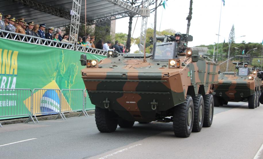 Tropas da Polícia Militar participam do desfile cívico-militar alusivo ao Dia da Independência.