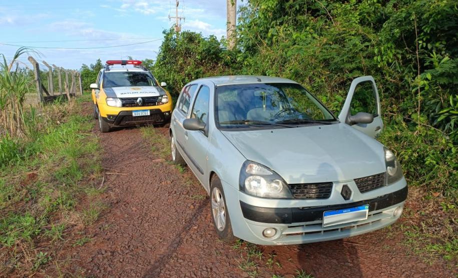 Na região Oeste, PM recupera um carro roubado em Santa Terezinha de Itaipu.