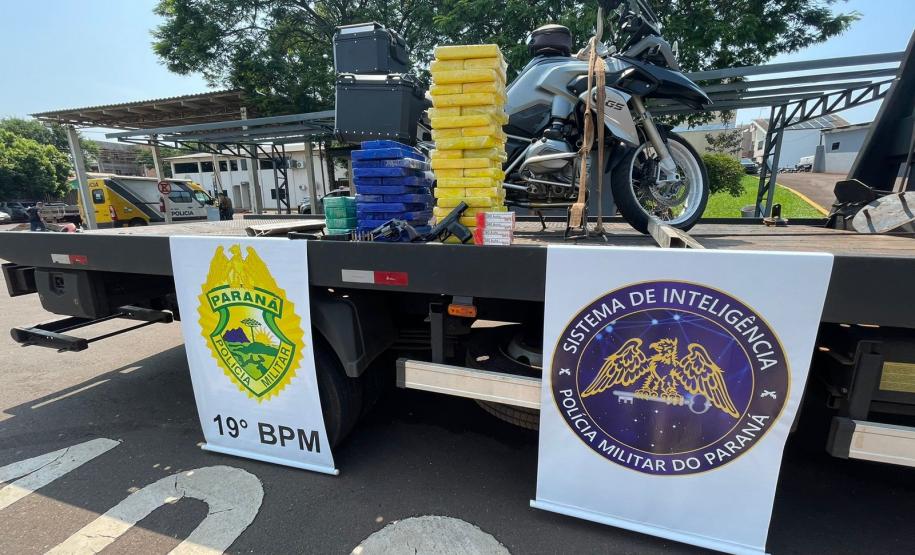 PM prende casal com mais de 72 Kg de drogas, duas armas e 234 munições em Assis Chateaubriand.