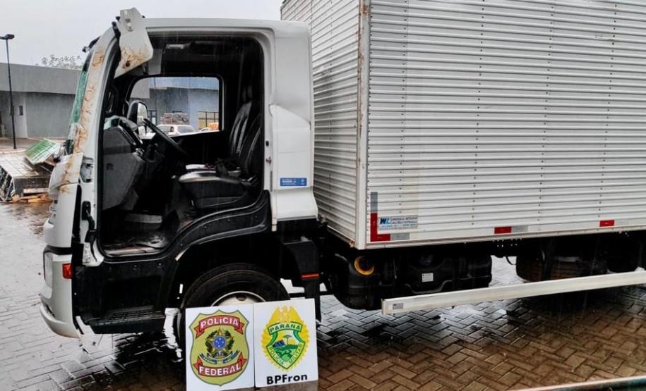 BPFRON apreende 12.500 caixas de cigarros de origem estrangeira em Guaíra.