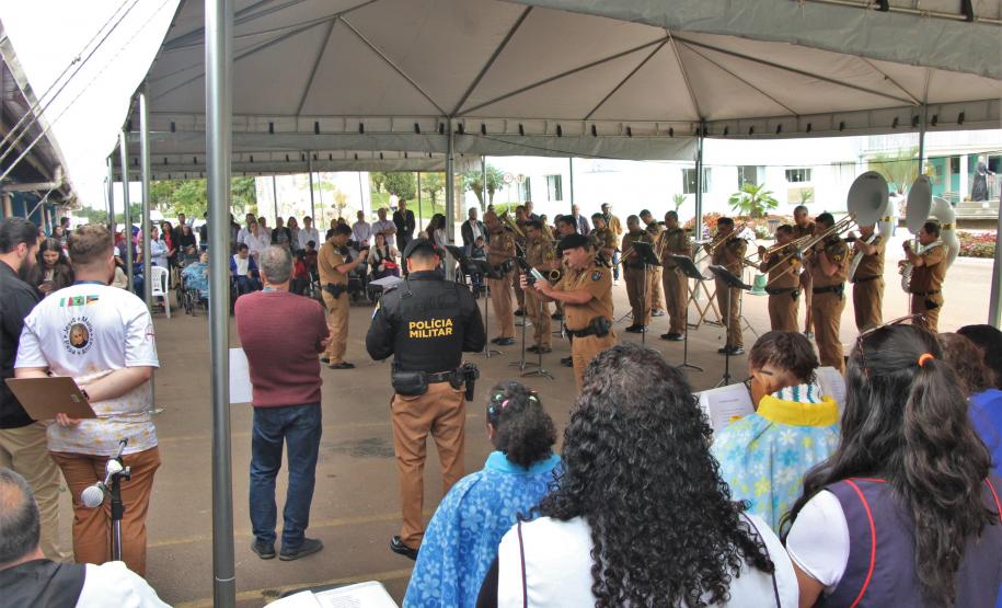 Polícia Militar do Paraná arrecada e entrega R$ 10 mil ao Pequeno Cotolengo.
