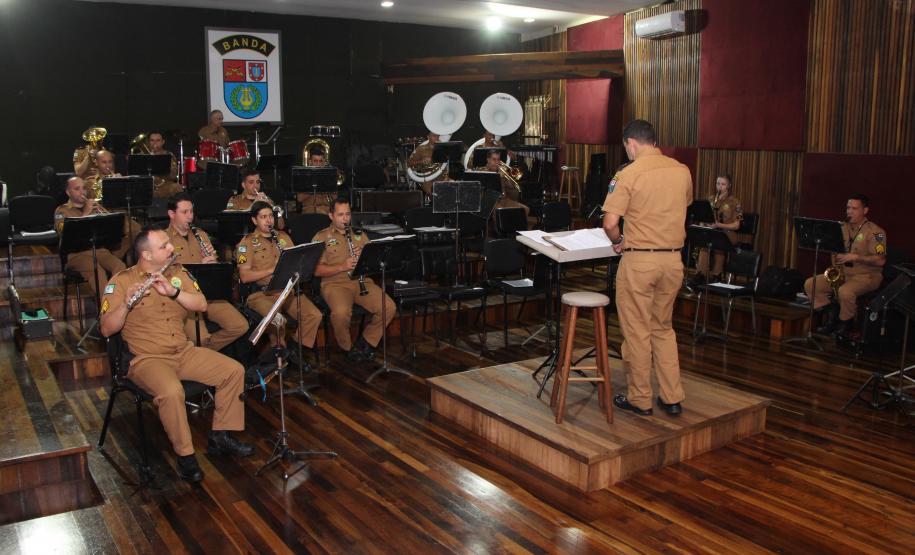 Alunos do Colégio da Vila Militar de Maringá visitam QCG