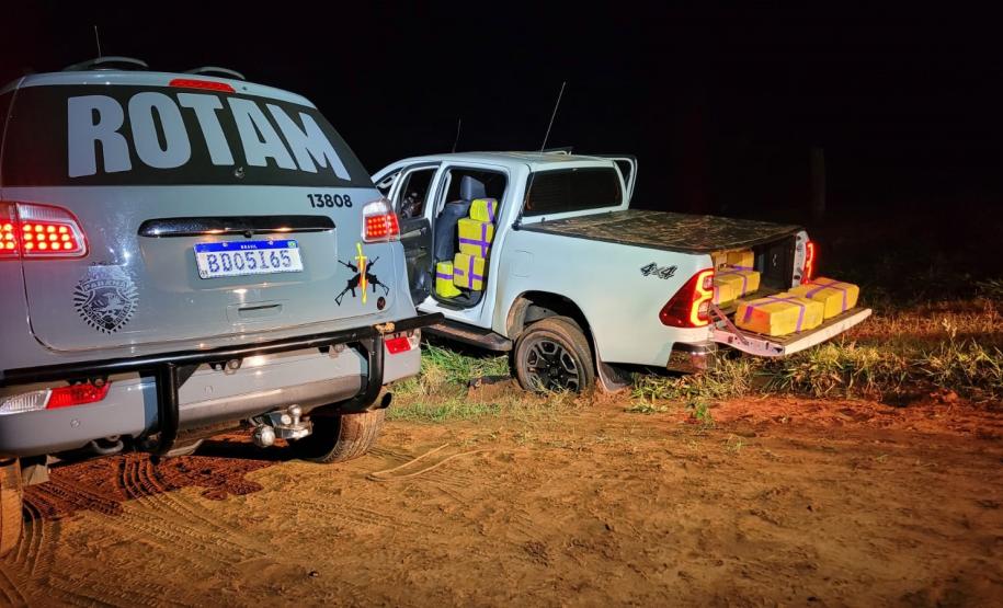 Polícia Militar apreendem 940 quilos de maconha em área rural de Querência do Norte.
