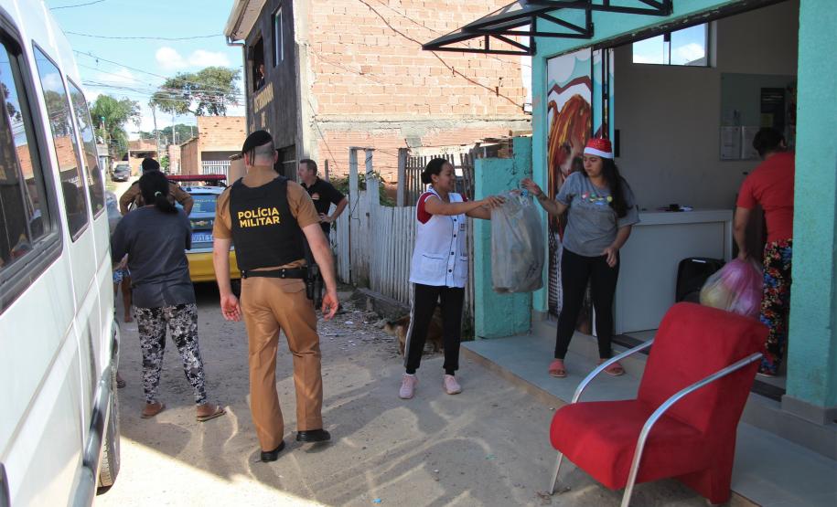 Policiais militares do COPOM arrecadam e doam 1,1 mil brinquedos para Projeto Amigos do Caximba