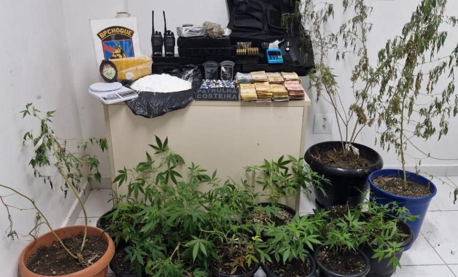 Drogas, armas e dinheiro em Paranaguá