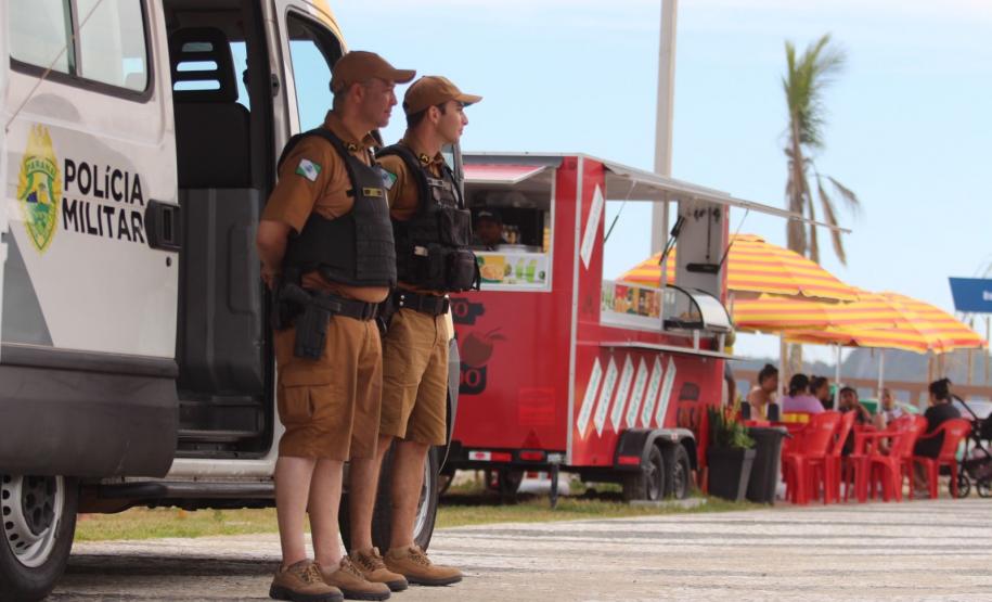 Ponto base na praia de matinhos - dois pms modulo