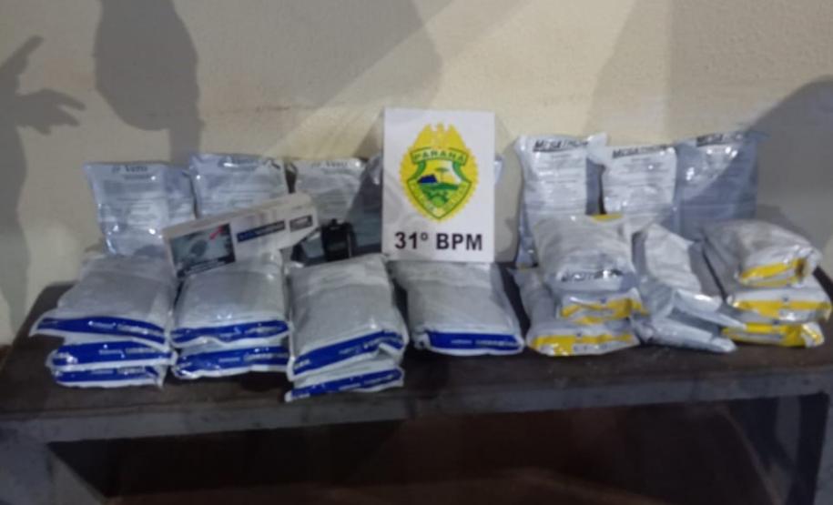 carregamento de 26,90 kg de defensivos agrícolas