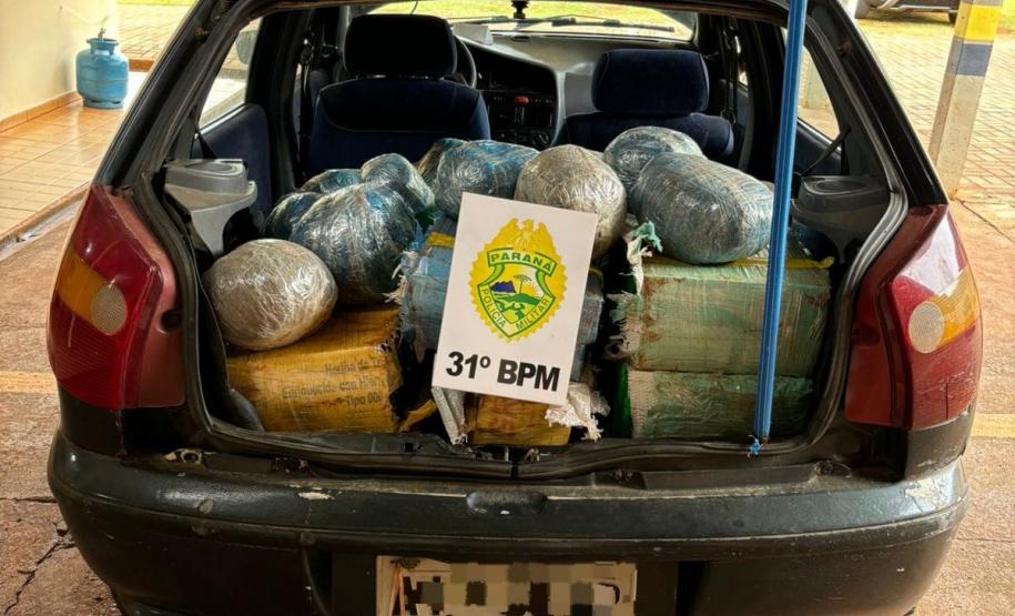 A carga incluía 50 pacotes de capulho e 7 fardos de maconha prensada