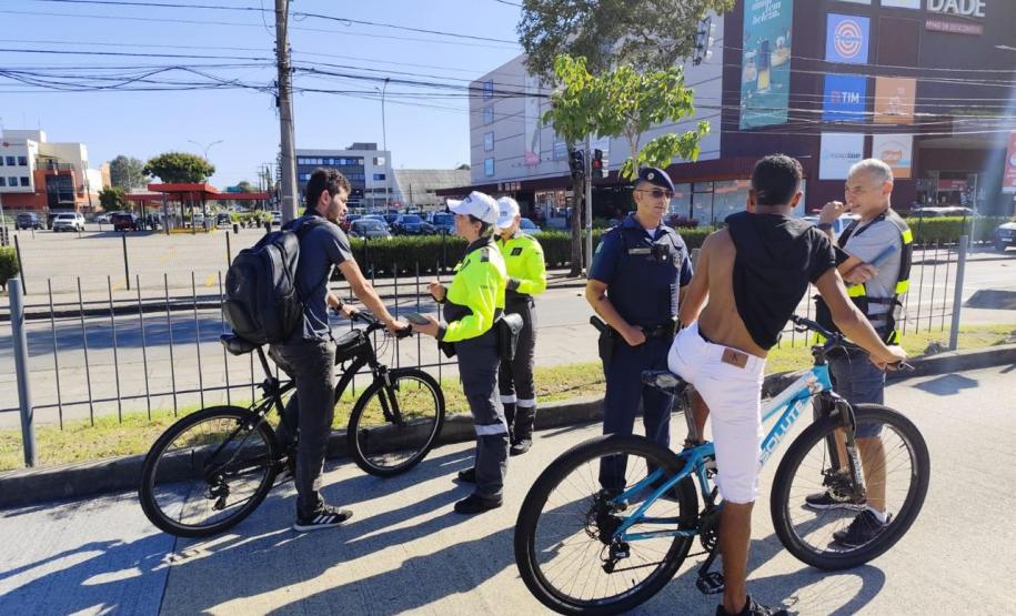 AÇÃO NAS CANALETAS DE ÔNIBUS